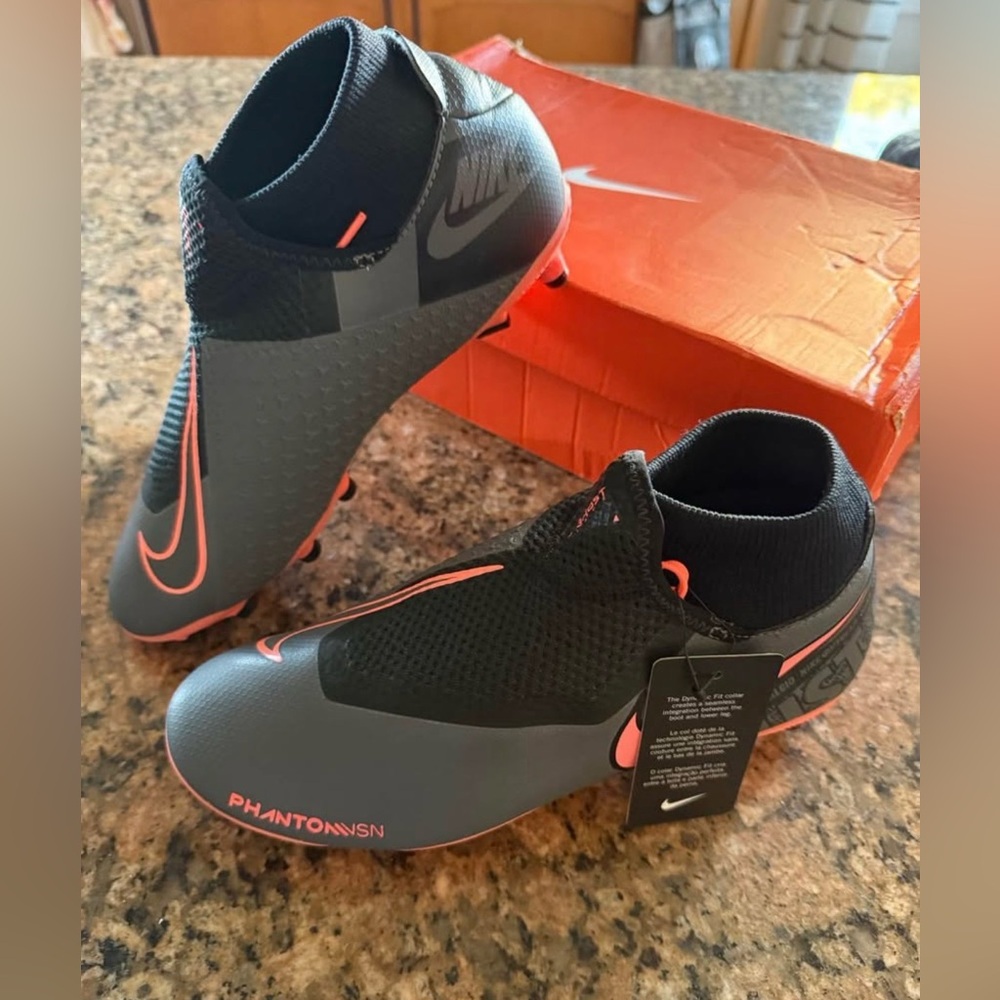 Nike Phantom Vision Academy Men's Soccer Cleats -Black and Orange 6.5 soccer NWT